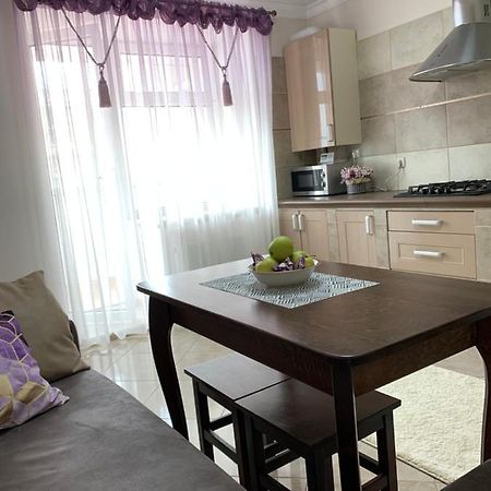 Центр. Поруч Парк Та Став Apartment เตอร์โนปิล ภายนอก รูปภาพ