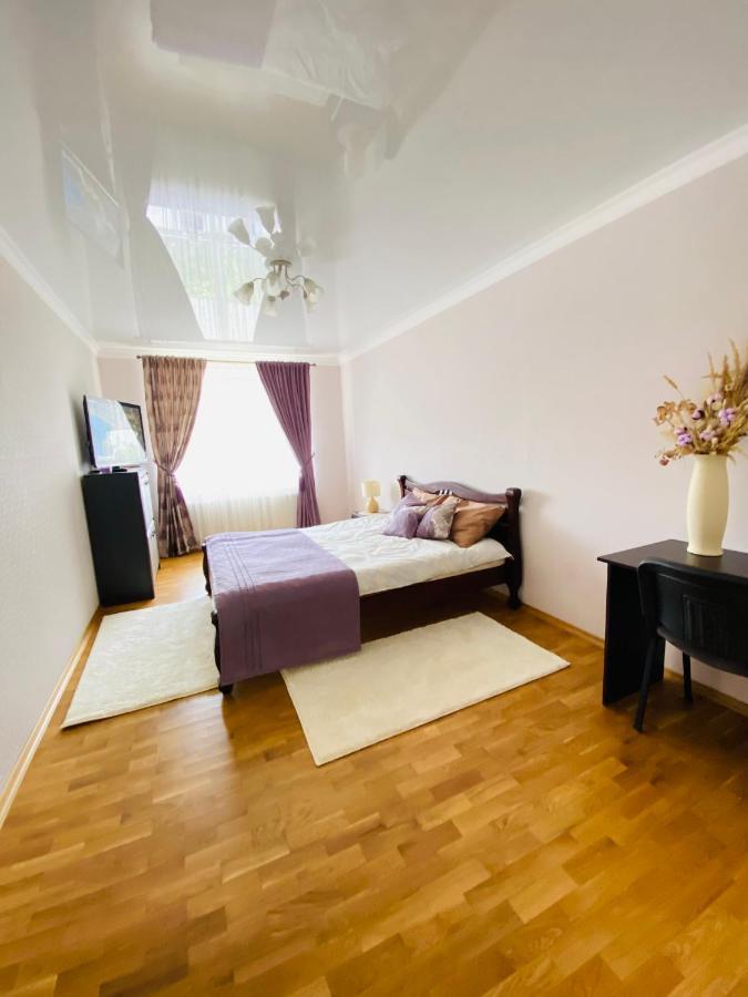 Центр. Поруч Парк Та Став Apartment เตอร์โนปิล ภายนอก รูปภาพ
