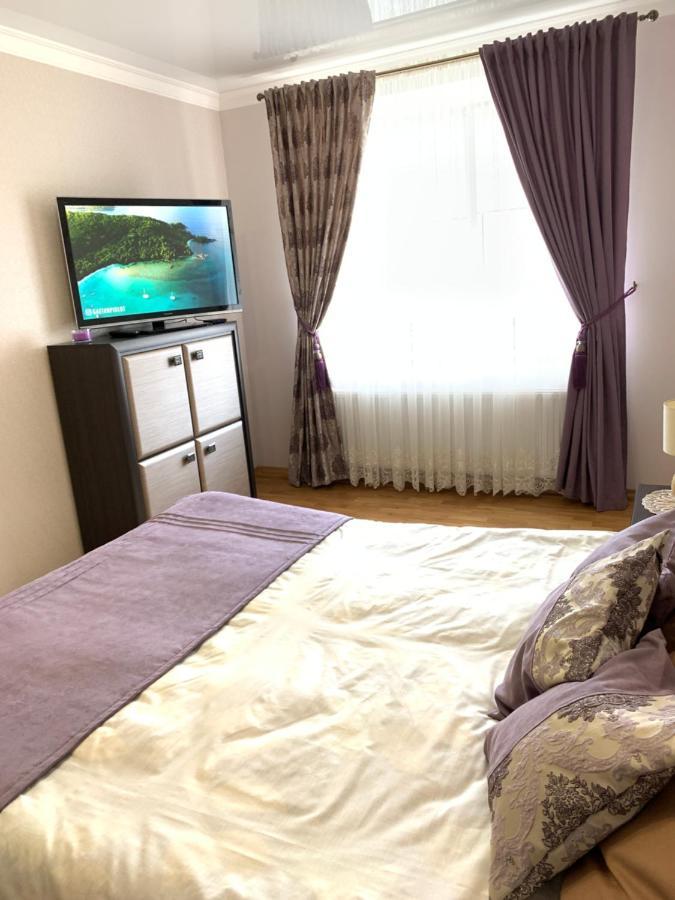 Центр. Поруч Парк Та Став Apartment เตอร์โนปิล ภายนอก รูปภาพ