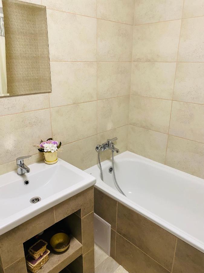 Центр. Поруч Парк Та Став Apartment เตอร์โนปิล ภายนอก รูปภาพ